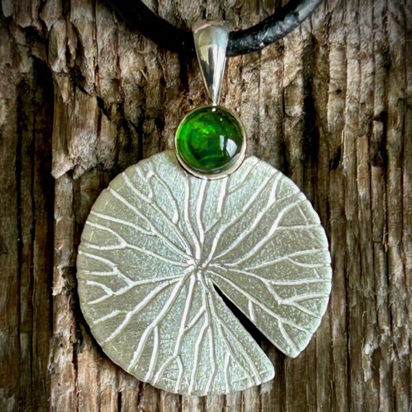 Chrome Diopside Sterling Silver Lily Pad Pendant With Vivid Green Color